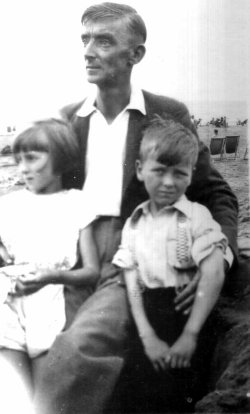 Sid aged 11 with Len and Molly at the beach, Jesson, Kent, on Sid's first and only family one week holiday. 